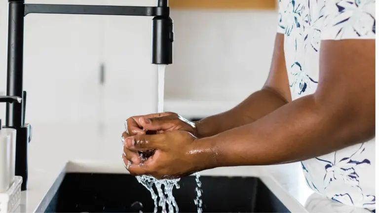 Are black kitchen sinks a bad idea? 